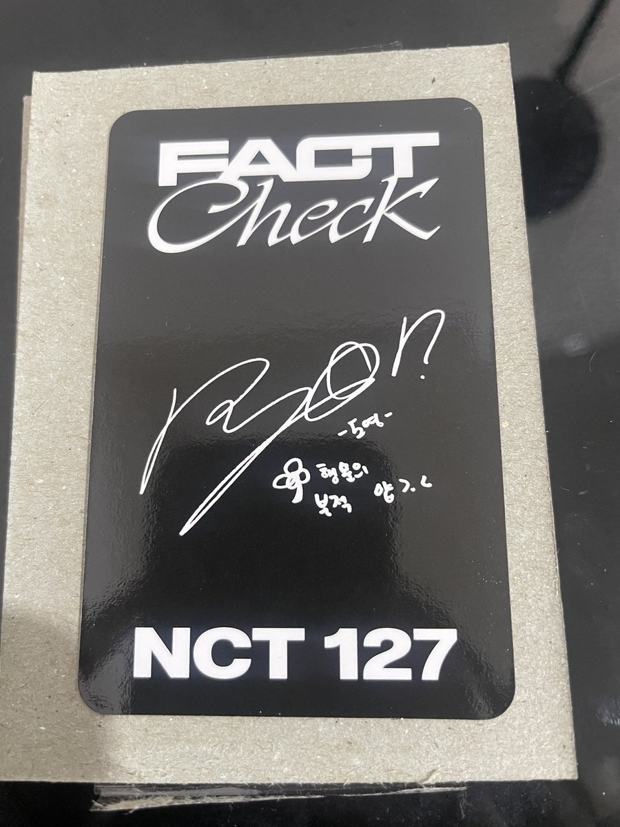jwringcandy's tweet photo. WTS (Want To Sell)

Photocard (pc) Yuta &amp; Doyoung Fact Check SMini
✅️Good condi
✅🍊

🏠 DOM Jkt-Bks

Kindly ask me di DM yah buat ngecek condinya! 😊 https://t.co/lGkwuBZvYB