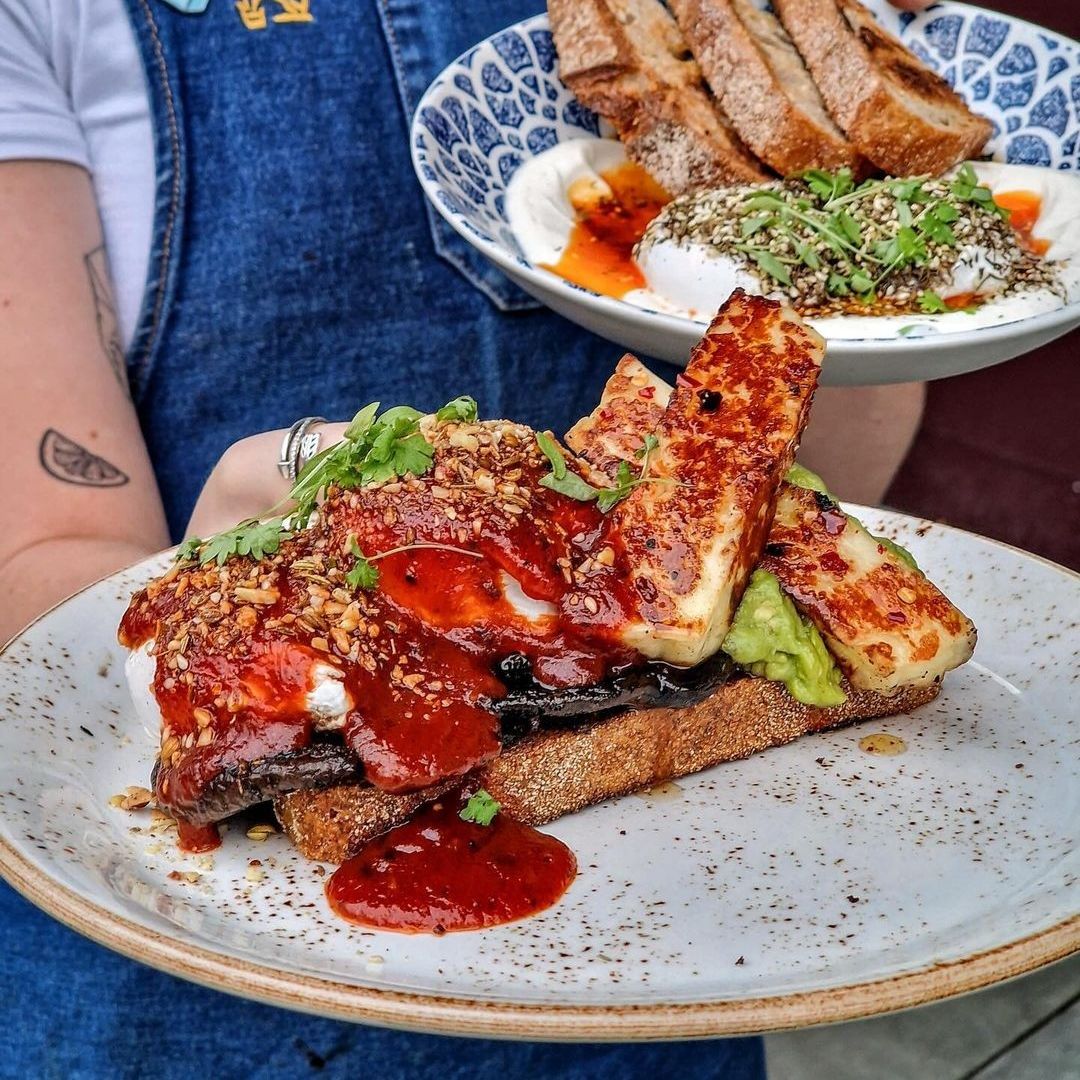 Start your Saturday right with a brunch that looks like this!

🤍 HALLOUMI &amp; SHROOMS (V). - Served on Craft White

💙 TURKISH EGGS (V). -Served on Ink 

📸 @federalcafebar