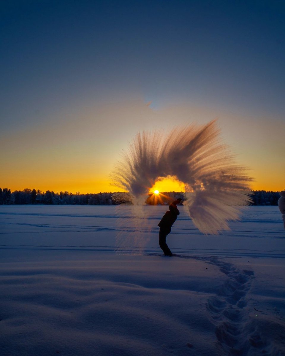 When temperatures drop well below -20 you can have fun with boiling water - photos shared on IG by korvamoona, tommi_lehto, @VisitTampere, and salonenteijo added to our Winter Wonderland gallery: tr.pinterest.com/DiscoverFinlan…
More great winter photography on IG: instagram.com/discoveringfin…