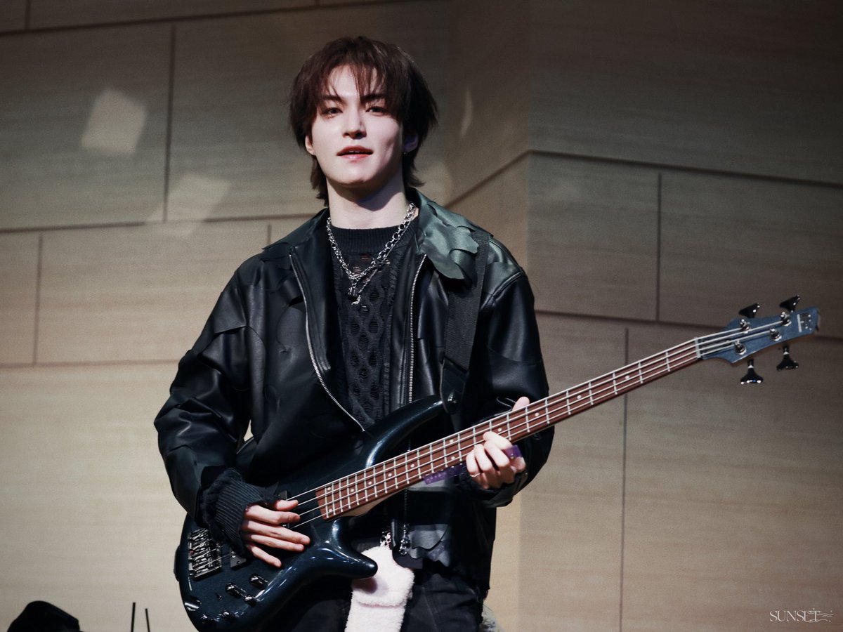 𝟐40106

🎸

 #로민 #ROMIN #엘라스트 #ELAST
