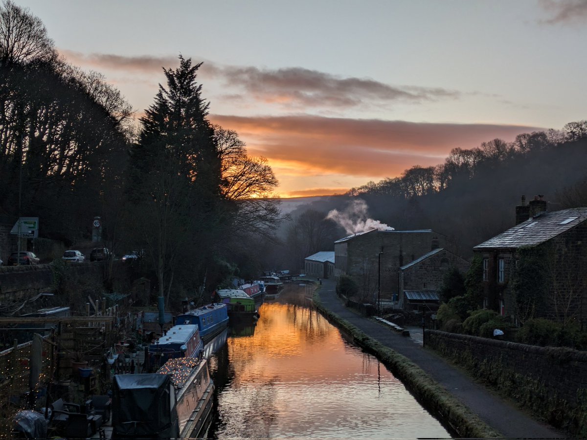 #newyear #frosty #wintermorning #hebdenbridge #canals #2024