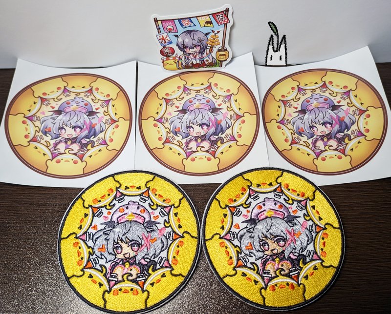 我收到啦!!!!!(1/2)
感謝角卷:
謝謝工作忙碌中抽空郵寄!!
塞超多貼紙跟布章,我是持有Aoi布章跟貼紙的富翁!
祝心想事成!!

謝謝葬依社:
太暖太用心了,我會好好珍惜的
很開心畫到你們的委託,感謝邀稿~祝新年快樂!! 