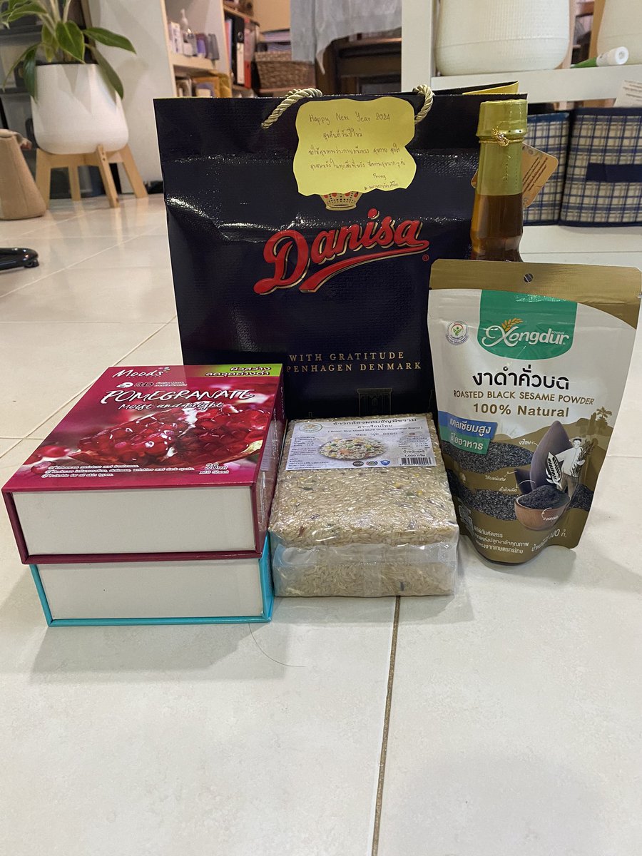 ได้รับของขวัญจากmilo@Cyoiydแล้วนะค่ะ ขอบคุณมากเลยค่ะ มีแต่ของที่มีประโยชน์  มีทั้งของกินของใช้ เรื่องความสวยความงามก็มีครบเลยค่ะ เป็นส้มโอนี่ดีจริงๆเลยค่ะ#แลกของขวัญส้มโอ2024