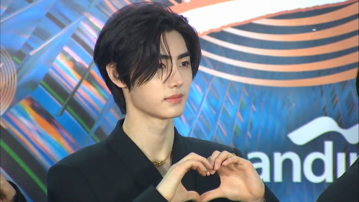 𝐯𝐢𝐧𝐧 tweet media