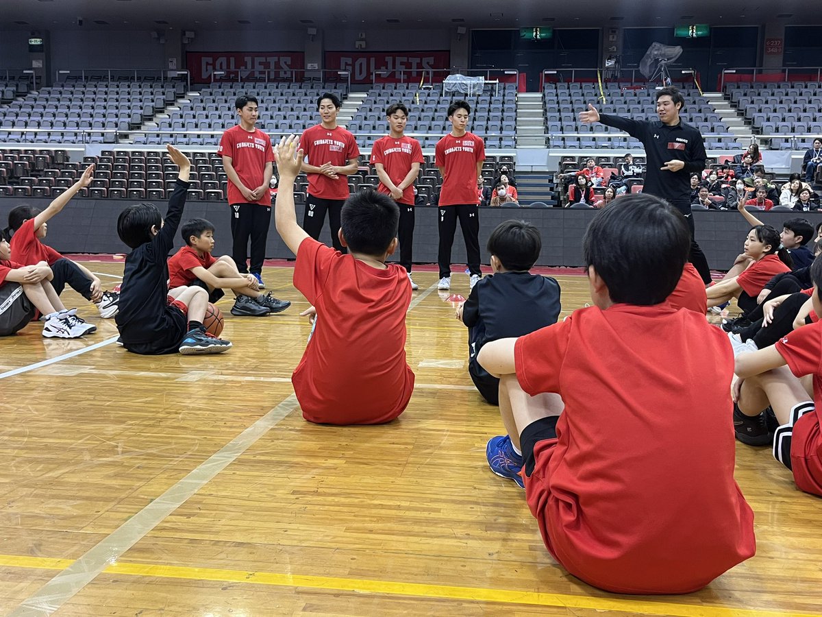 先日行われたバスケクリニックに #関谷間 、#崎元颯 、#染谷陸斗 、#武田勇晟 が参加しました🏀✨参加者の方とペアを組んで1on1をしたり、シュートを教えてあげたり、楽しみながら良い経験になりました☀️🌈

#千葉ジェッツU18 #千葉ジェッツ #chibajets #Bリーグ #BリーグU18