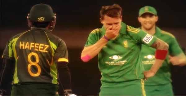 Hafeez bhai you should first clear your dues with Dale “The Gun”Steyn before giving Babar Azam batting tips. Furthermore, please reach Airport on time to catch the flight to New Zealand 

#MohammadHafeez | #BabarAzam | #DaleSteyn | #AUSvPAK