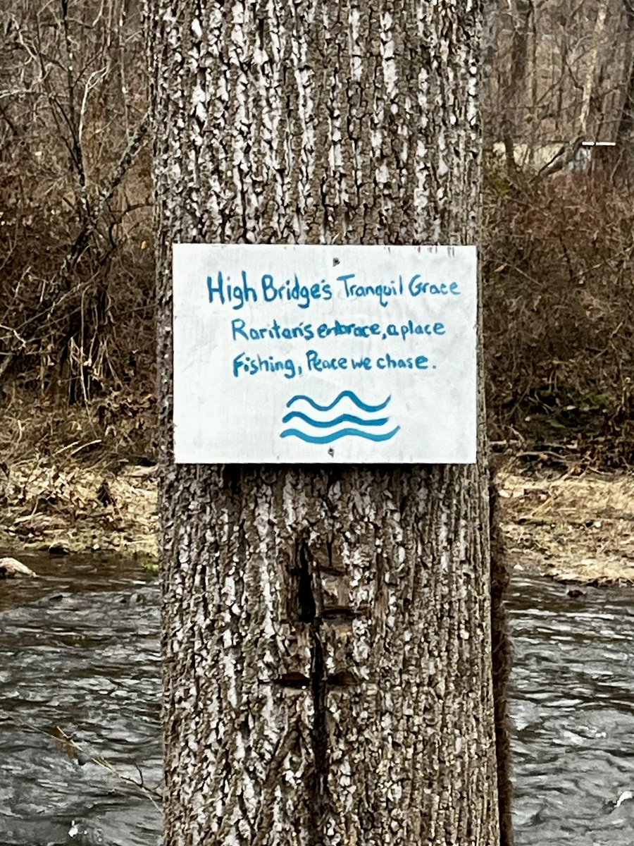 pecroghan's tweet photo. Pre snow walk with a surprise haiku
#HighBridgeNJ
@NJGov https://t.co/Vk4Dmu74Ox
