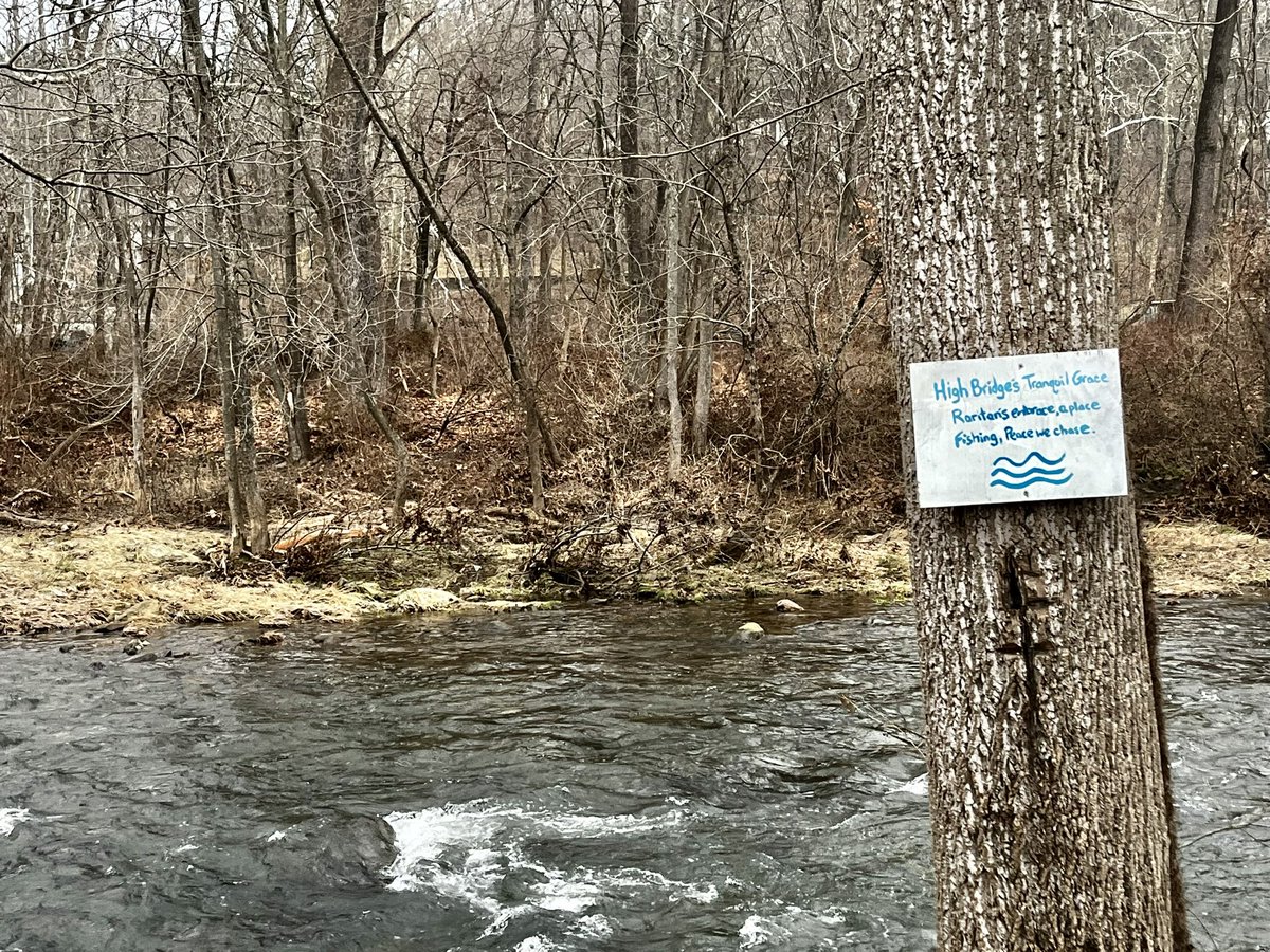 pecroghan's tweet photo. Pre snow walk with a surprise haiku
#HighBridgeNJ
@NJGov https://t.co/Vk4Dmu74Ox