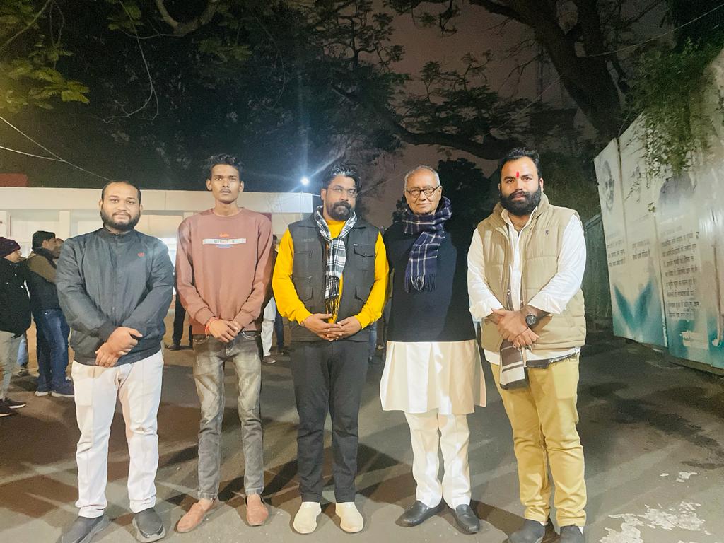 ManjulTripathi_'s tweet photo. आज भोपाल मे अपने नेता पूर्व मुख्यमंत्री आदरणीय श्री दिग्विजय सिंह जी (राजा साहब) से मुलाकात कर आशीर्वाद प्राप्त किया...
@digvijaya_28 https://t.co/HC5vlDuqHV
