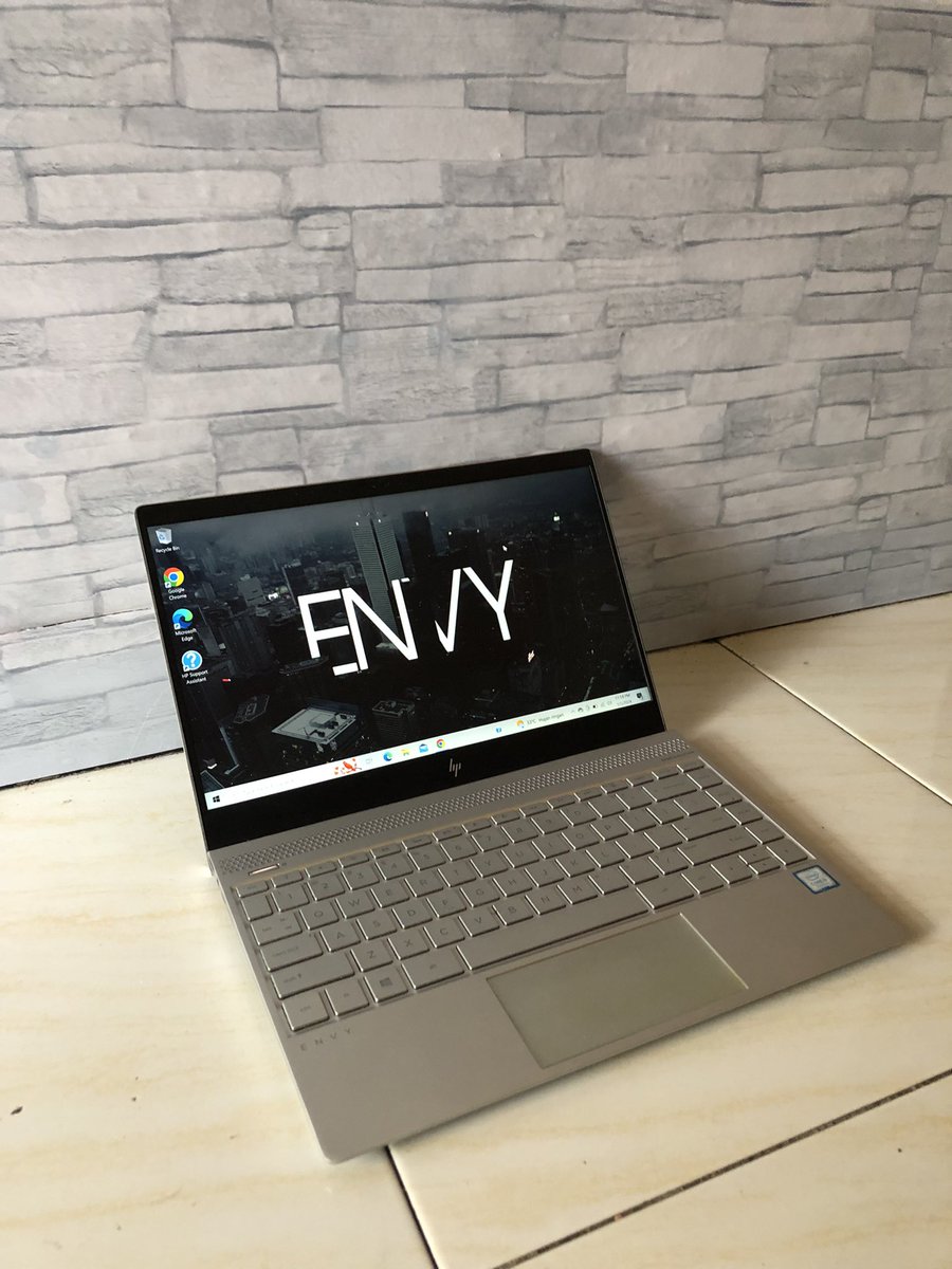 neverthless26's tweet photo. ayo kakak kakak ini mau preloved laptop
Seri Premium Dari Merk HP
HP Envy 13
Core i5 Gen 7
Ram 8gb ssd 256gb
Baterai full youtube bisa 3jam++
Kondisi 99% mulus luss https://t.co/htovMAuvph