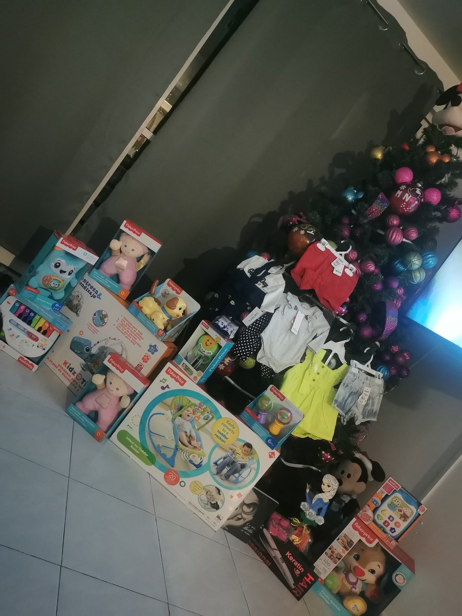 JsVianneet's tweet photo. Primer día de reyes para Lía 💗🥰 https://t.co/j6xfXEezqH