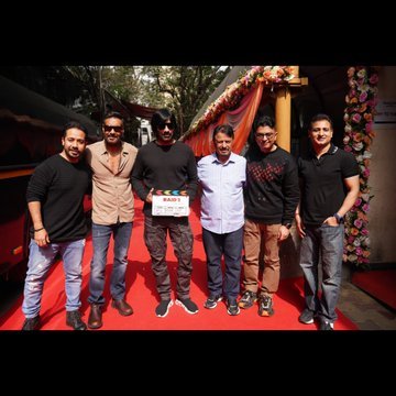 Boxoffice_23's tweet photo. #Raid2 begins! #RaviTeja gives the mahurat clap. #AjayDevgn is all set to release this on 15th Nov 2024.🔥🔥

Ab aayega Mazza🔥🤩

#QUACKITYPLEASE #WestBengal #EpsteinClientList #RubinaDilaik #izmir #DavidWarner #GunturKaaram #Kalaignar100 #CaptainMiller #BiggBossTamil7 https://t.co/ybM8yOfflh