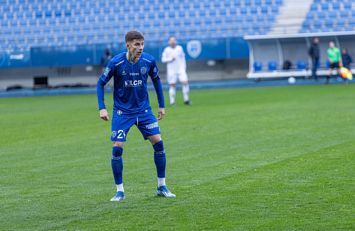 estac_officiel's tweet photo. 🔥 Opposés en amical face au @FCVersaillesOff nos Bleu &amp; Blanc se sont imposés sur le score de 3 buts à 2 ! 💪

⚽️ @SaidRafiki 
⚽️ 𝗗𝗶𝗼𝗽
⚽️ 𝗭𝗼𝘂𝗸𝗿𝗼𝘂

#TeamESTAC 🔵⚪️ https://t.co/chkSCqkF59