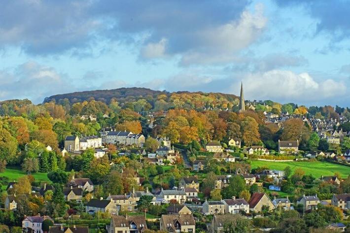 This is Painswick, a town in Gloucestershire, England. It is a true white pearl, close to 100% of the population is white: 87.9% British., 2.6% white from Wales, 1.7% white from Scotland, 0.6% white South African, 0.6% white American, 1% white Irish, 0.2% white Zimbabwe, and only