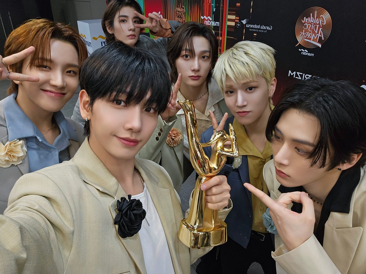 BOYNEXTDOOR_KOZ's tweet photo. 240106 The 38th GOLDEN DISC AWARDS🚪📸

NEXT GENERATION BOYNEXTDOOR! 🏆

#BOYNEXTDOOR #보이넥스트도어 #BND
#BOYNOW https://t.co/8rYbsczUGY