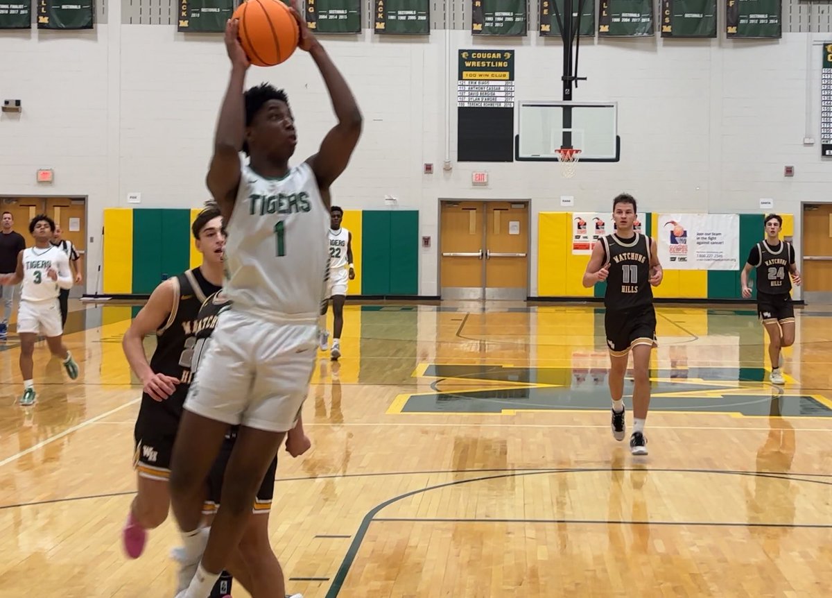 gmchoops's tweet image. Some photos from the action in South Plainfield’s 54-53 victory over Watchung Hills at the Coaches vs. Cancer Shootout in Montgomery on Friday night.  #njhoops #gmchoops #sphoops #coachesvscancer @wh_hoops