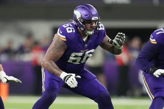 Vikeologist's tweet photo. The @Vikings need to re-sign @Dalton_Risner66

Retweet if you agree https://t.co/QW68q68G1h