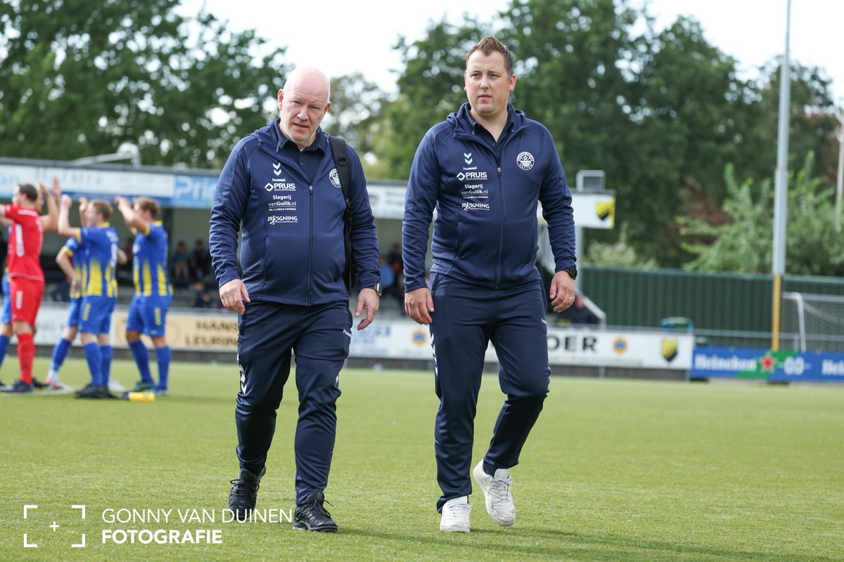 s.v. Hatto-Heim ⚽️ (@svhattoheim) on Twitter photo SV Hatto-Heim en Jonkman verlengen.
<a href="/HoofdtrainerHH/">Jan-Peter Jonkman</a> is ook volgend seizoen hoofdtrainer van sv Hatto-Heim!
Jan Peter gaat seizoen 2024/25 zijn 2e seizoen in als hoofdtrainer
Ook het contract met assistent-trainer Jeroen Kloekke is met een jaar verlengd.<a href="/rtvhattem/">RTV Hattem</a> <a href="/geldersvoetbal/">VoetbalGelderland.nl</a> SV Hatto-Heim en Jonkman verlengen.
<a href="/HoofdtrainerHH/">Jan-Peter Jonkman</a> is ook volgend seizoen hoofdtrainer van sv Hatto-Heim!
Jan Peter gaat seizoen 2024/25 zijn 2e seizoen in als hoofdtrainer
Ook het contract met assistent-trainer Jeroen Kloekke is met een jaar verlengd.<a href="/rtvhattem/">RTV Hattem</a> <a href="/geldersvoetbal/">VoetbalGelderland.nl</a>