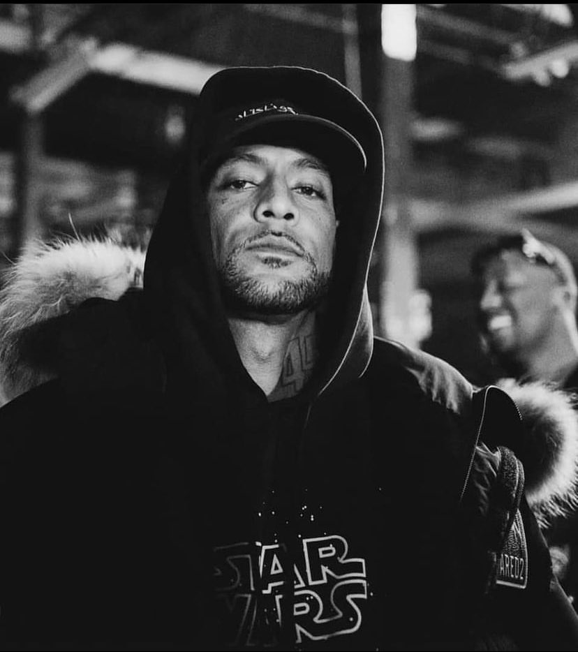 Azertyzerrr's tweet photo. Thread | part 2 
Les meilleures performances en feat du plus grand rappeur de France. 
Booba Aka le Duc  ! https://t.co/w3Mu7rToII