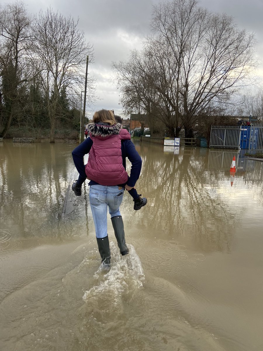 SD__Roofing's tweet photo. #TewkesburyFloods https://t.co/1L8LegEojT