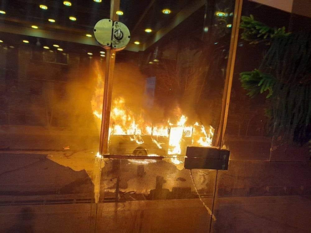 MazariZaynab's tweet photo. شامگاه امروز در منطقهِ قلعه‌ناظر دشت برچی دشمنان ددمنِش، تروریست و خونخوار بازهم وحشت آفرید. تعدادی زیادی از هموطنان بی‌گناه مانرا شهید و زخمی کردند. برای شهدا آرامش روحی و برای زخمیان شفای عاجل تمنا دارم.
گروه طالبان که مدعی امنیت و آرامش سرتاسری است، کجاست امنیت و آرامش! https://t.co/SncuQQBxZV