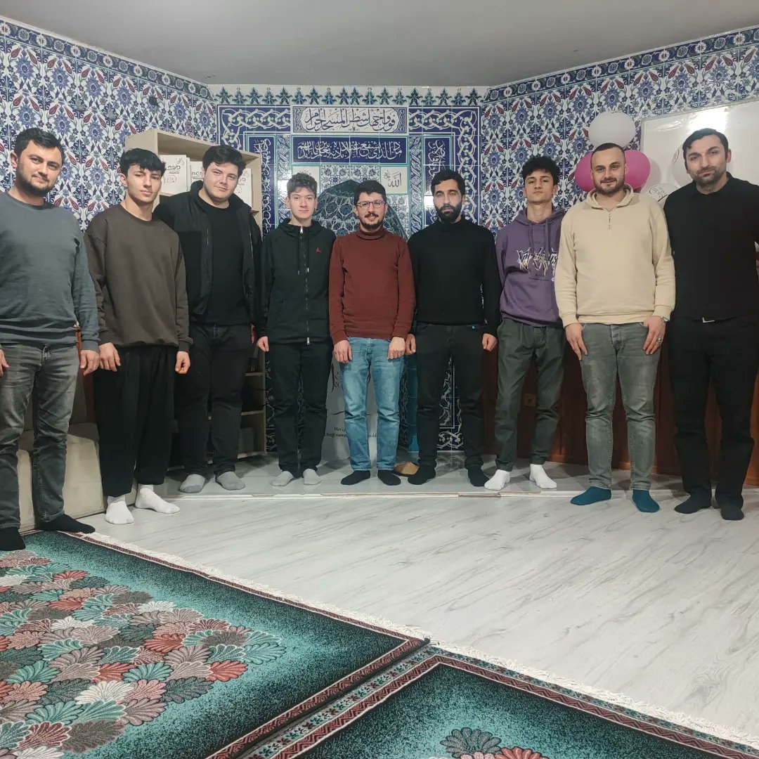 SpGencSariyer's tweet photo. İlçe Gençlik kolları olarak
AGD Sarıyer İlçe Teşkilatımızı ziyaret ettik. Kardeşliğimizin daim olması duasıyla. https://t.co/H4kkZJbryy