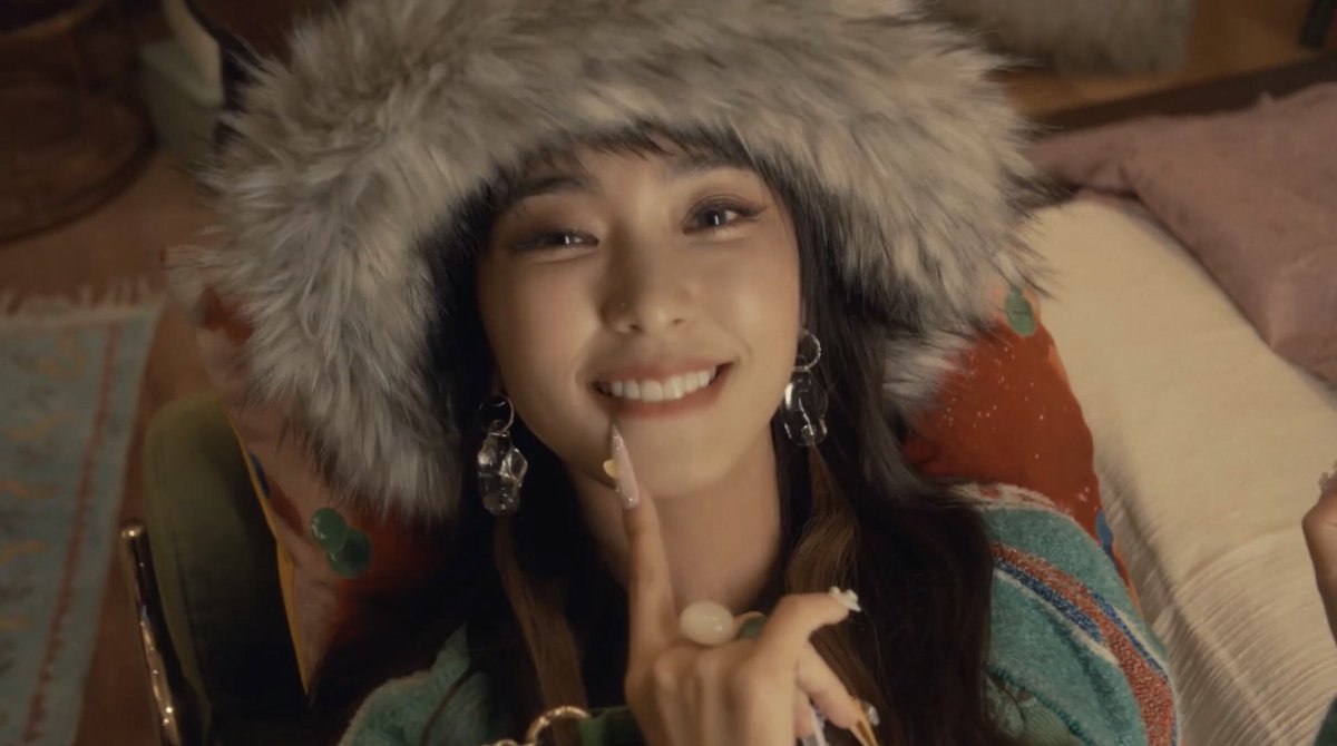 SistarGlobal's tweet photo. GET READY WITH '19' 📸 

#SISTAR19 #씨스타19 #BORA #보라 https://t.co/5jeUApA7Hp
