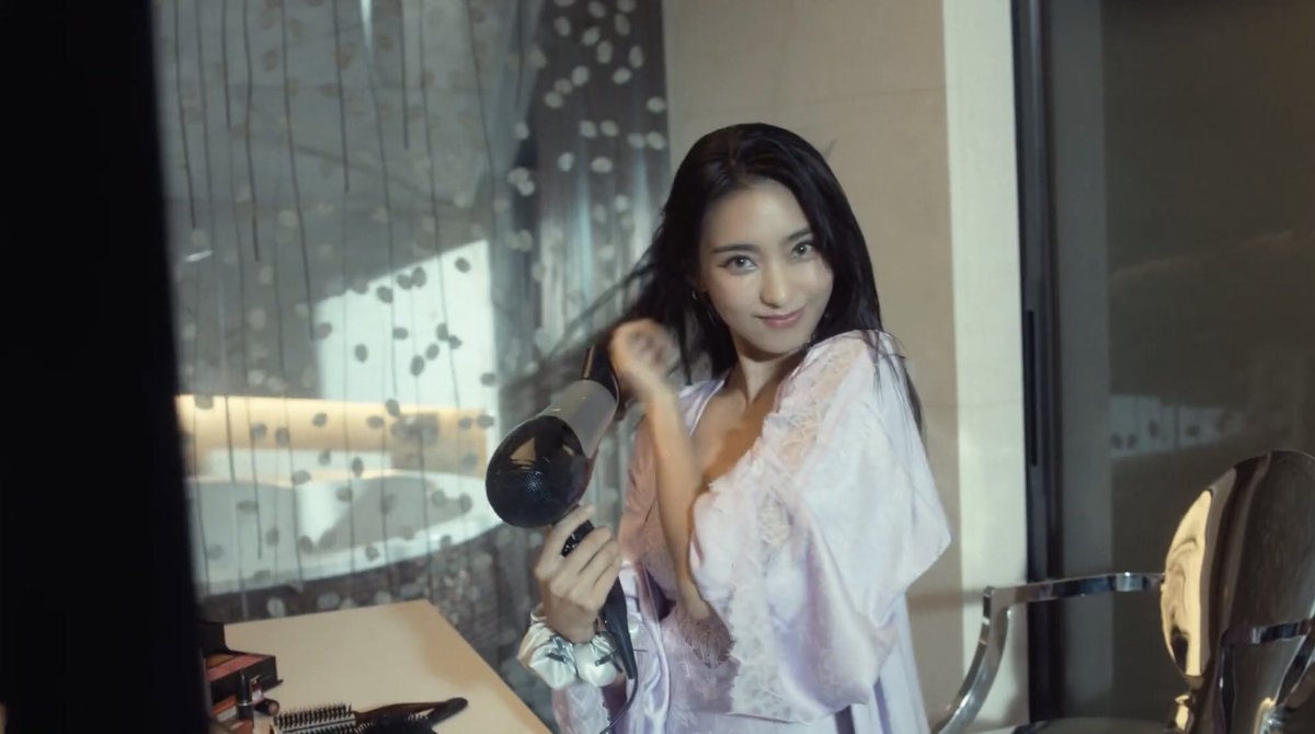 SistarGlobal's tweet photo. GET READY WITH '19' 📸 

#SISTAR19 #씨스타19 #BORA #보라 https://t.co/5jeUApA7Hp