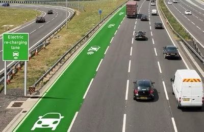 HowThingsWork_'s tweet photo. Tests continue on stretches of road around the world that can wirelessly charge an electric vehicle whether it's parked or moving.  

There are two components necessary for wireless charging to work: one in the ground and one on the vehicle. Coils are laid down beneath the asphalt before being connected to a management unit.

Meanwhile, a receiver is attached to the bottom of the vehicle before being connected to its battery. When the vehicle drives over the coils, they'll power its battery unit directly. 

The goal is to keep batteries in the vehicles small while expanding the amount of driving they can do without stopping. The infrastructure would be helpful not just for single-use electric vehicles, but also semi-trucks hauling materials and public transit moving around the city.