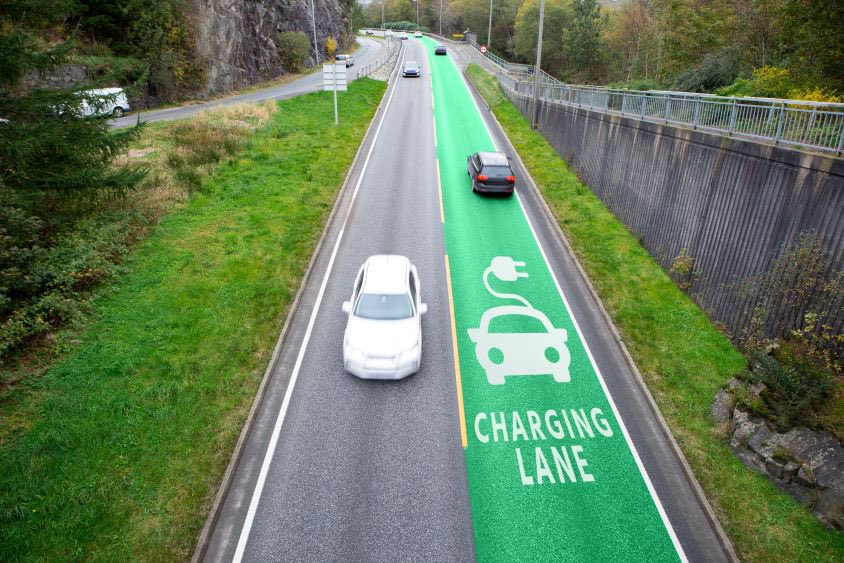 HowThingsWork_'s tweet photo. Tests continue on stretches of road around the world that can wirelessly charge an electric vehicle whether it's parked or moving.  

There are two components necessary for wireless charging to work: one in the ground and one on the vehicle. Coils are laid down beneath the asphalt before being connected to a management unit.

Meanwhile, a receiver is attached to the bottom of the vehicle before being connected to its battery. When the vehicle drives over the coils, they'll power its battery unit directly. 

The goal is to keep batteries in the vehicles small while expanding the amount of driving they can do without stopping. The infrastructure would be helpful not just for single-use electric vehicles, but also semi-trucks hauling materials and public transit moving around the city.