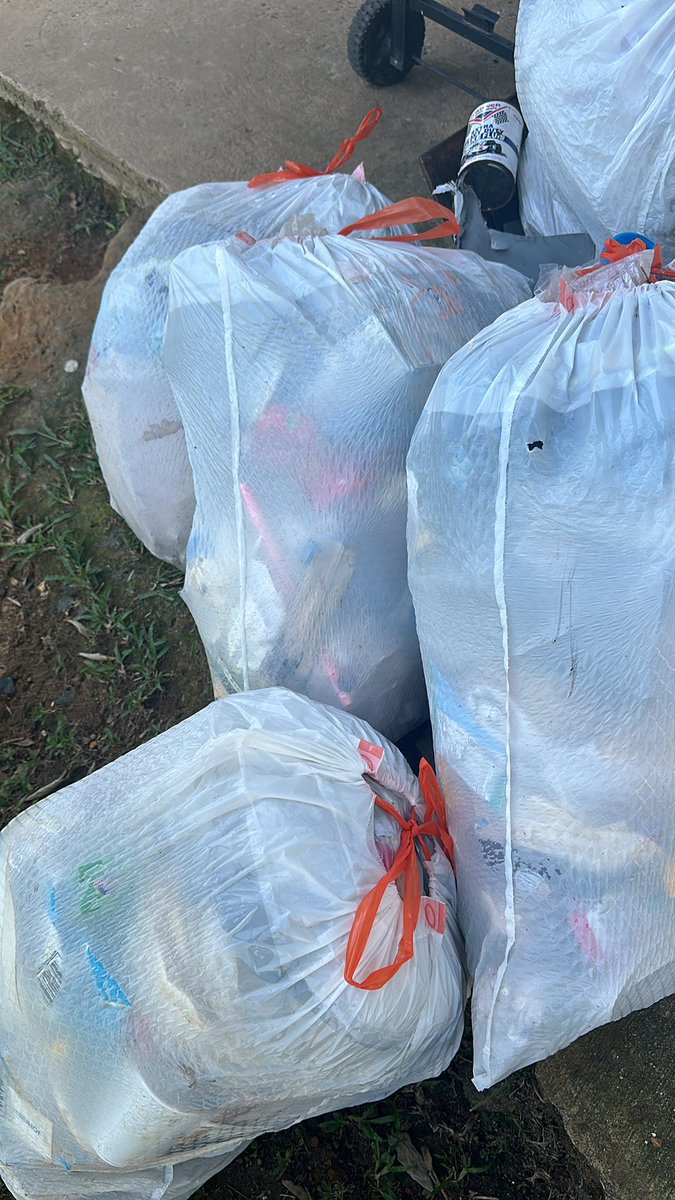 aviladj2529's tweet photo. @AAUD_Panama ayuda por favor desde el año pasado no recógeme la La Cabima Barriada Pradera San Lorenzo última etapa calle San Francisco hasta cuando y eso que pago  mi basura al día. @TReporta https://t.co/pqyPMopwoT