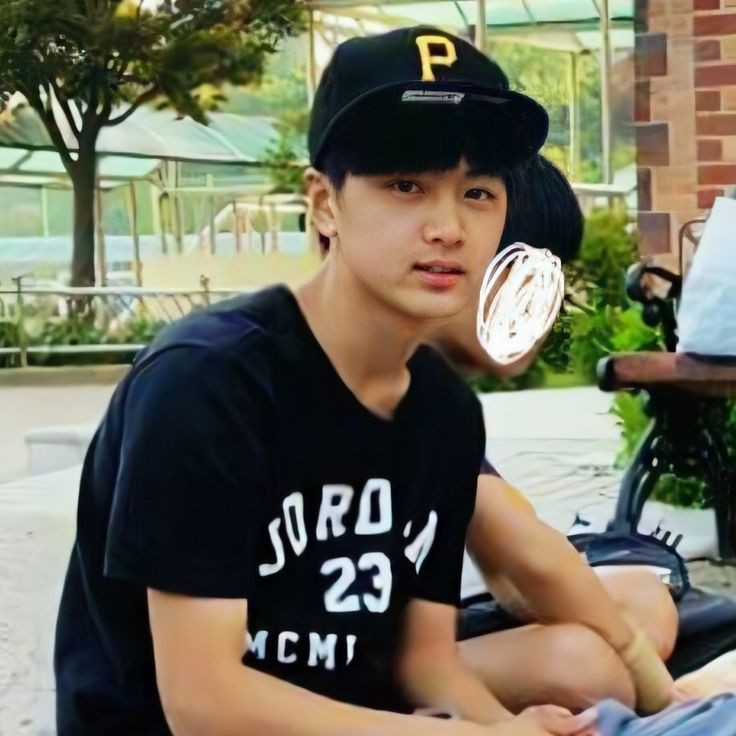 jaywonlouve's tweet photo. jayjay's little crush
a #jaywon au

wherein the only thing that keeps sei (yjw) from panicking that someone is actually crushing on his little boy, is that jayjay doesn't care about the said kid

but that's what he thought https://t.co/lXoZF7QGgn