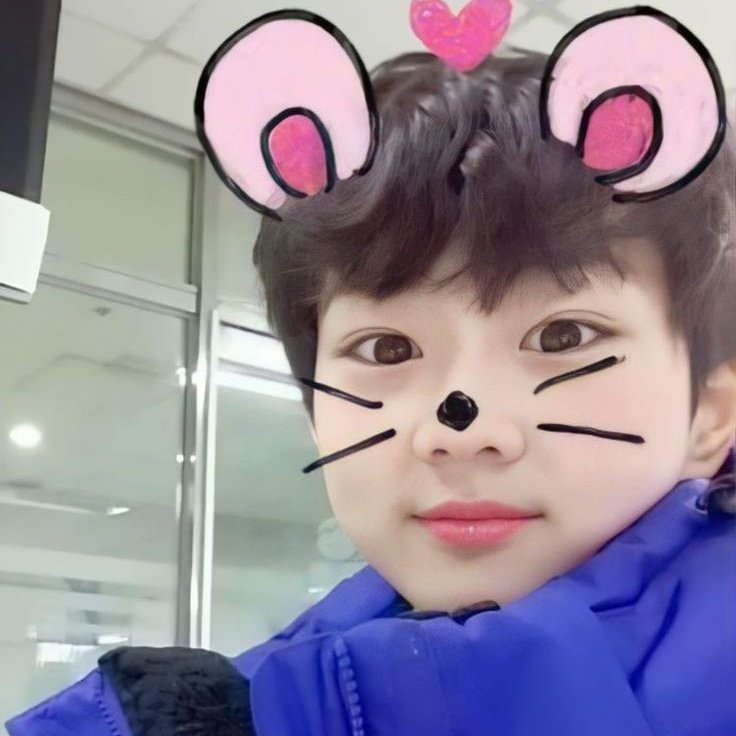jaywonlouve's tweet photo. jayjay's little crush
a #jaywon au

wherein the only thing that keeps sei (yjw) from panicking that someone is actually crushing on his little boy, is that jayjay doesn't care about the said kid

but that's what he thought https://t.co/lXoZF7QGgn