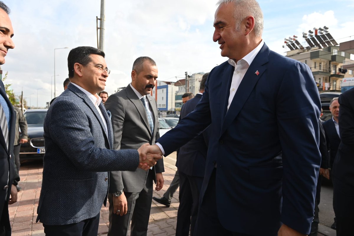 HTutuncu's tweet photo. Cumhur İttifakı Ortağımız MHP Antalya İl Başkanlığını ziyaret ettik, Antalyamızın gelecek hedeflerini konuştuk. Kültür ve Turizm Bakanımız Sn.Mehmet Nuri ERSOY'un öncülüğünde şehrimizi hep birlikte aydınlık yarınlara taşıyacağız. https://t.co/g2n3L4V8RO