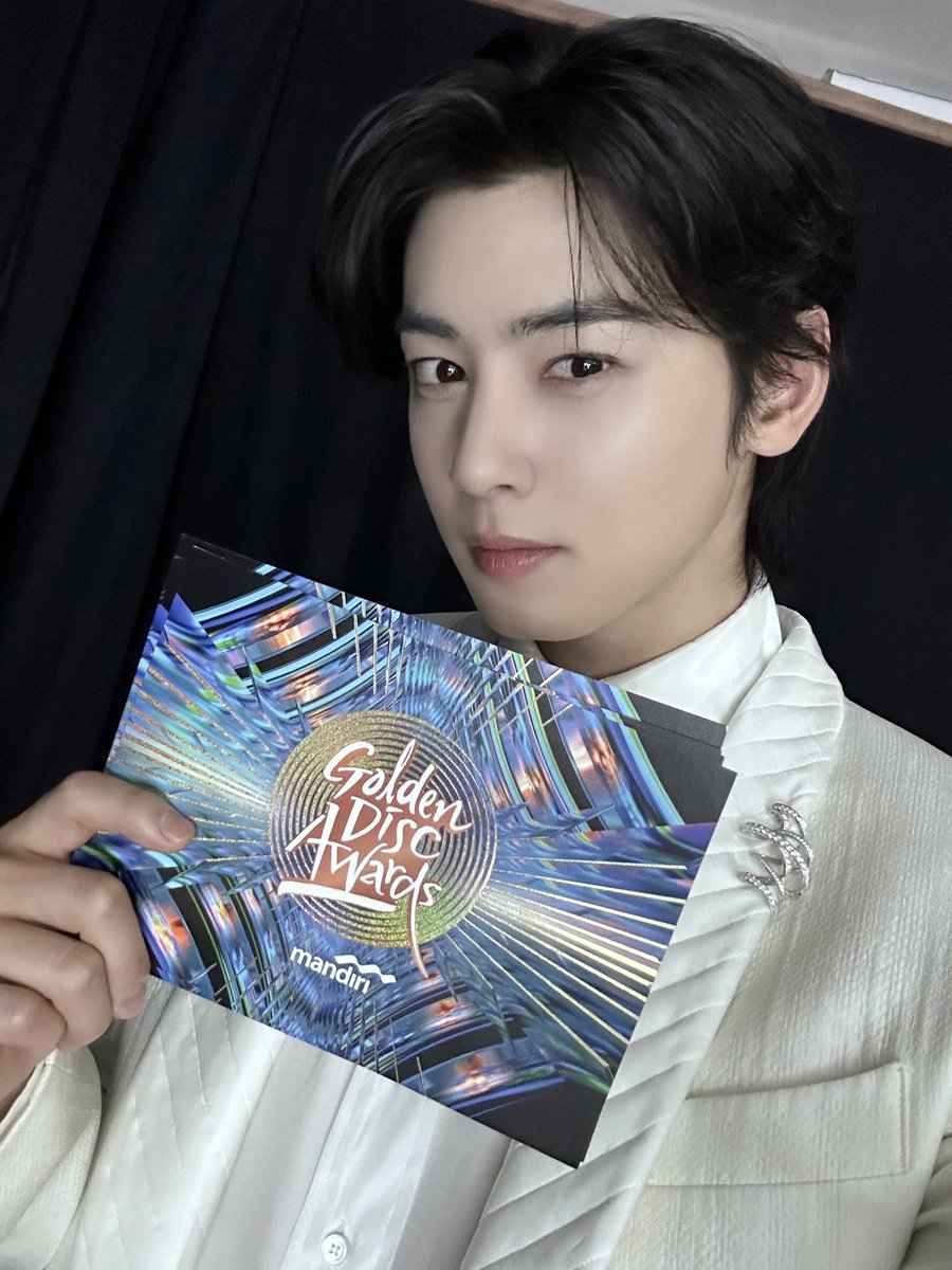 [📸] 🌟240106 JTBC2 제38회 #골든디스크어워즈 with 만디리🌟

✨은우 매력✨에 또 한 번 퐁당💦 빠진 하루
제330회 #차은우어워즈 로 착각할 뻔했네요🤣
2024년 첫 주말부터 MC 은우와 함께해주셔서 감사합니다💕

#아스트로 #ASTRO
#CHAEUNWOO
#goldendiscawards #골든디스크 #goldendisc #gda