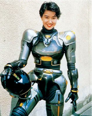 Já tinha visto esse filme no passado, mas pretendo assistir hoje pra trazer uma thread falando dele amanhã. Mas do que me lembro... Isso aqui é fácil mais um material da franquia Metal Hero, mesmo que oficialmente não seja. 😆😆😆

Então aguardem, vem aí Lady Battle Cop (1990)