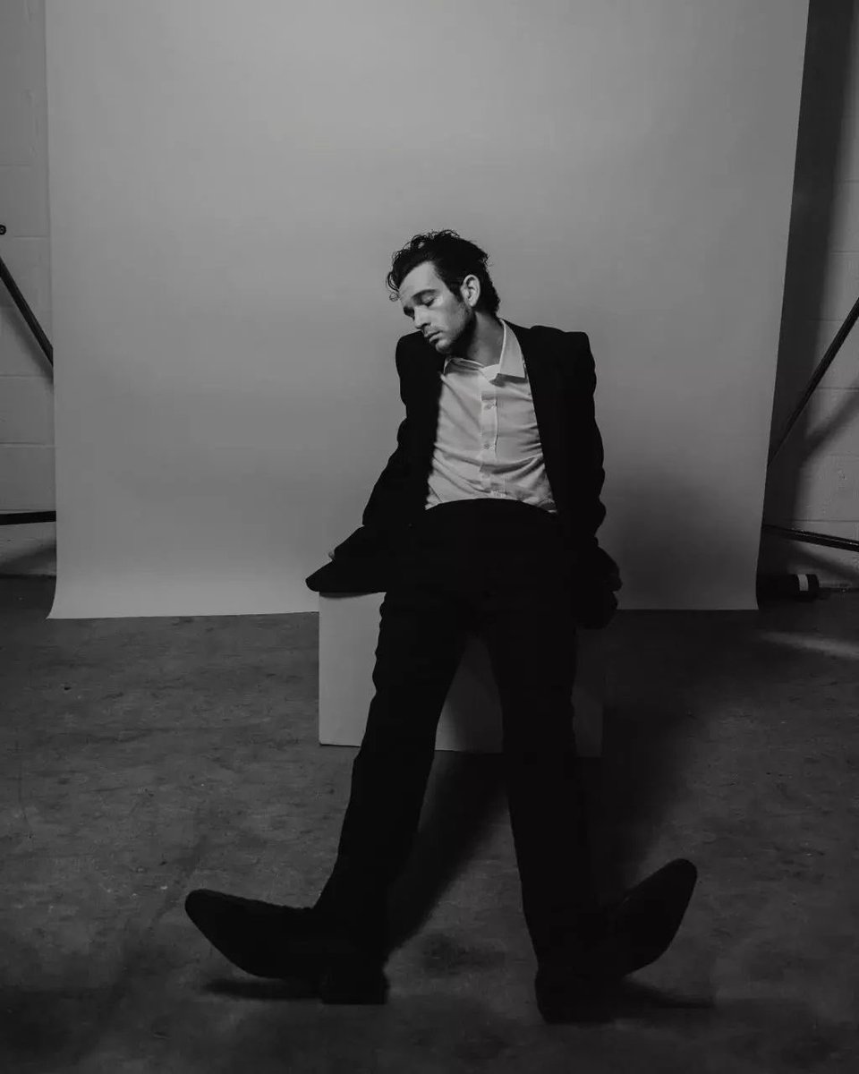 hazyheadbigcity's tweet photo. bring back those kind of photoshoots with matty healy 
i beg https://t.co/AU2M1voUd8