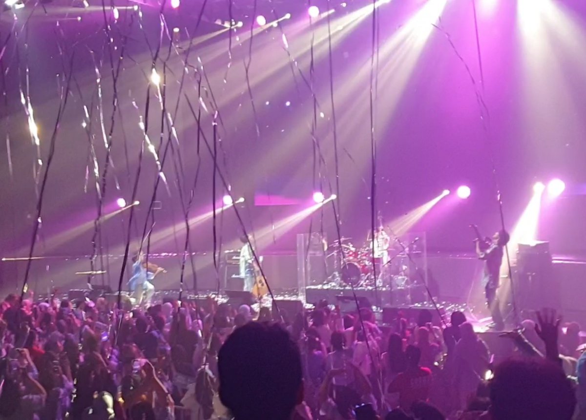 softforsky's tweet photo. It was.. so good... sososososoooo good... i cant even put into words how beautiful everything was... the live vocals.. the live violin.. bass and drums pumping my heart.. and the fan project at the end GAHH (guess who cried). What a wonderful wonderful experience.. ty LUCY TT https://t.co/zr9I6bskyL