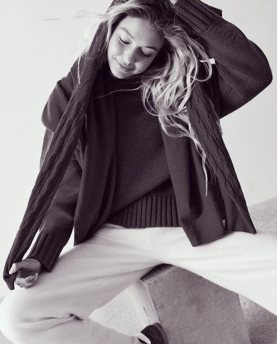 TheHadidsAccess's tweet photo. Gigi Hadid for Guest In Residence Winter Collection 2023. 

#GigiHadid #BellaHadid #SuperModel #GuestInResidence #Photoshoot #WinterCollection #ClothingBrand #Vogue #HadidsAccess #EverythingEntertainment #Fashion #FashionDreamer #ViralPic #Trending2024 #ClothingStore #FashionWeek https://t.co/lV9eDywc6h