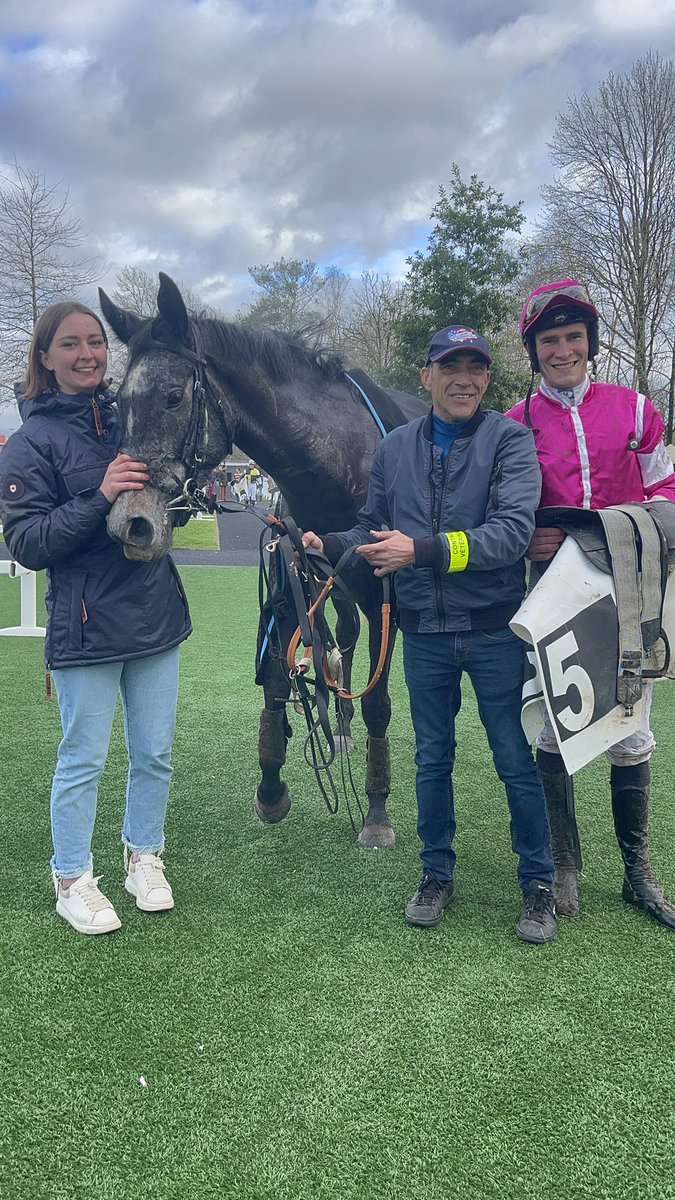 Hippodrome_Pau's tweet photo. JOANA CONTI  s’impose dans la 7eme course de la journée 👏🥇 sous la selle de Valentin MORIN, pour l’entraînement de Nicholas Paul https://t.co/ErRLPDsbyP