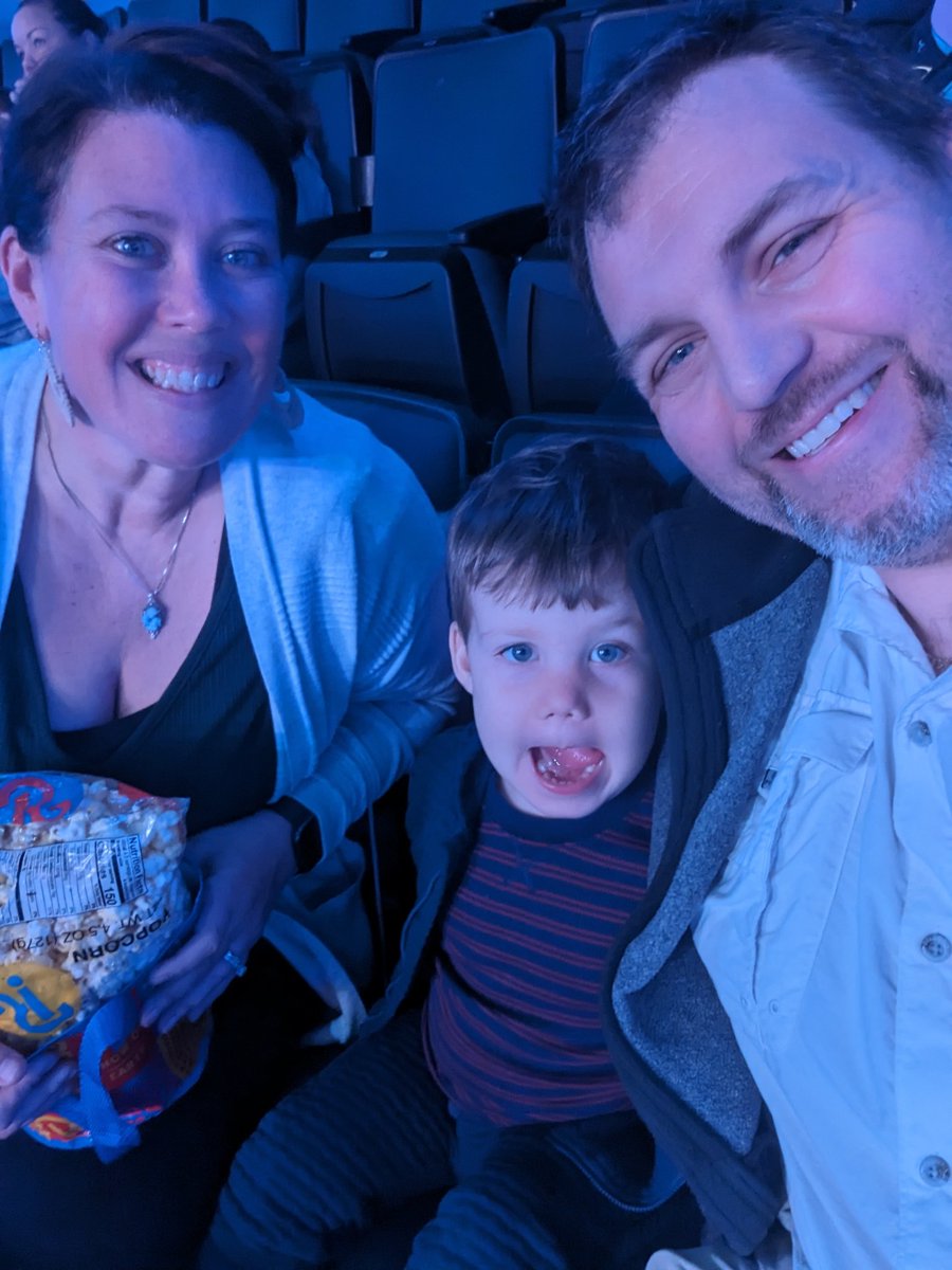 MichaelD_13's tweet photo. Taking our boy to the circus for the first time #Ringling https://t.co/oKVt4ssdQd