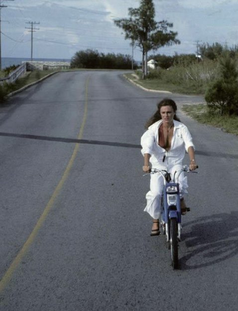 Jacqueline Bisset, Bermudes 1976.