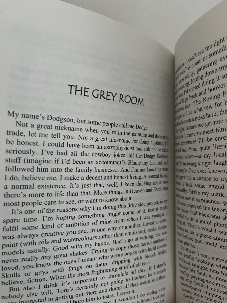 PaulKaneShadow's tweet image. Wonderful book post today, a box of gorgeous #DarkReflections - huge thank you @BlackBeacons 😀 To find out more and buy yours… 2/2

blackbeaconbooks.blogspot.com/p/dark-reflect…