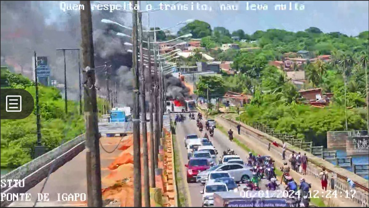 busaodenatal's tweet photo. #Urgente
Ônibus é #queimado por bandidos na Ponte de #Igapó
https://t.co/TSLCx8EPTW https://t.co/eqZ7HmIAWV