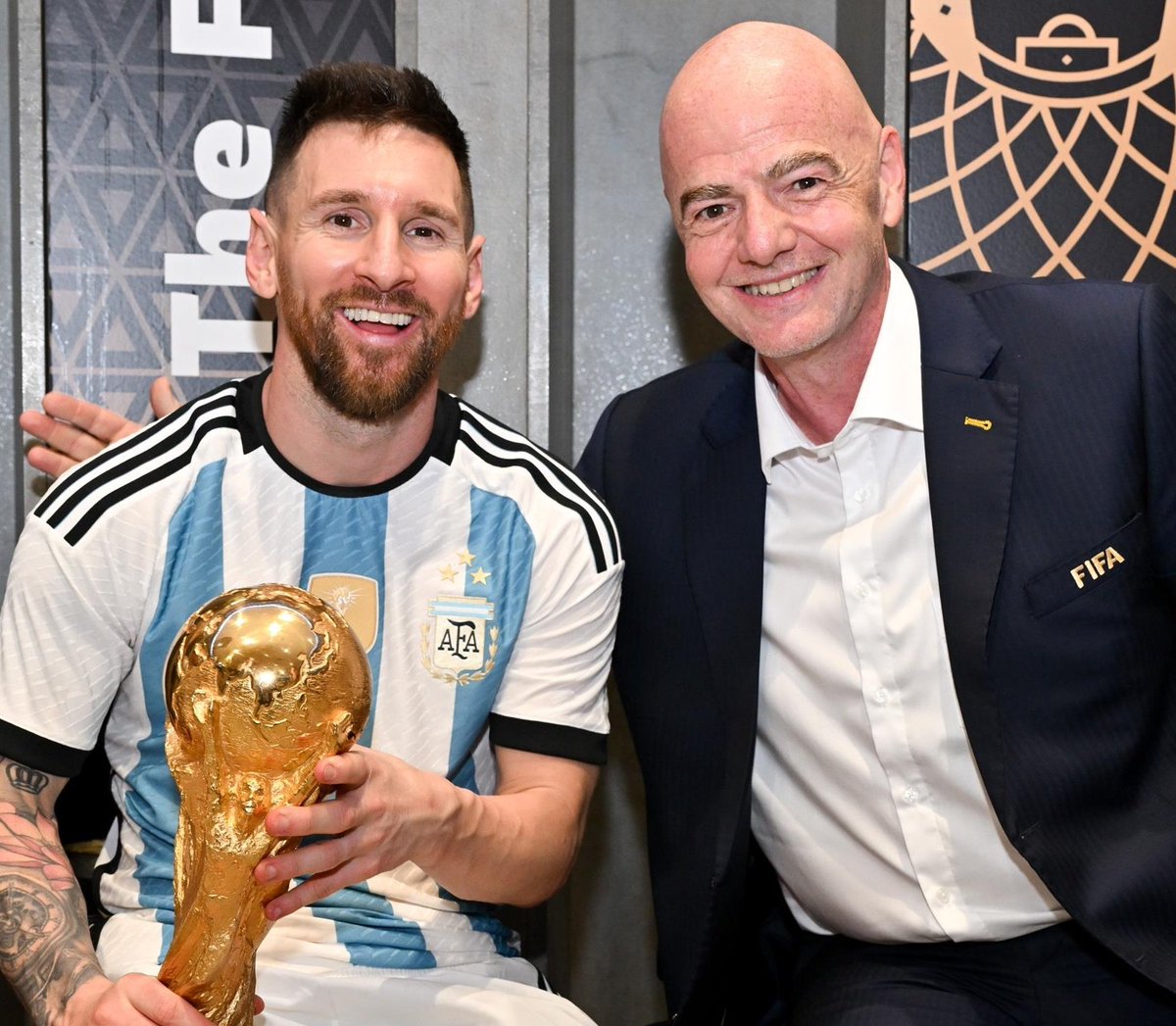 ElInmortal____'s tweet photo. Qatar le compró 2 Balones de Oro (2021 y 2023) con presiones y sobornos

También el Mundial con record de penaltis (inexistentes)

La Conmebol le compró la C América con 5 ediciones en 6 años

El Barça le compró su carrera pagando a Negreira

...

El JUGADOR MÁS MANCHADO DE LA Hª https://t.co/6MTyqSD7vY