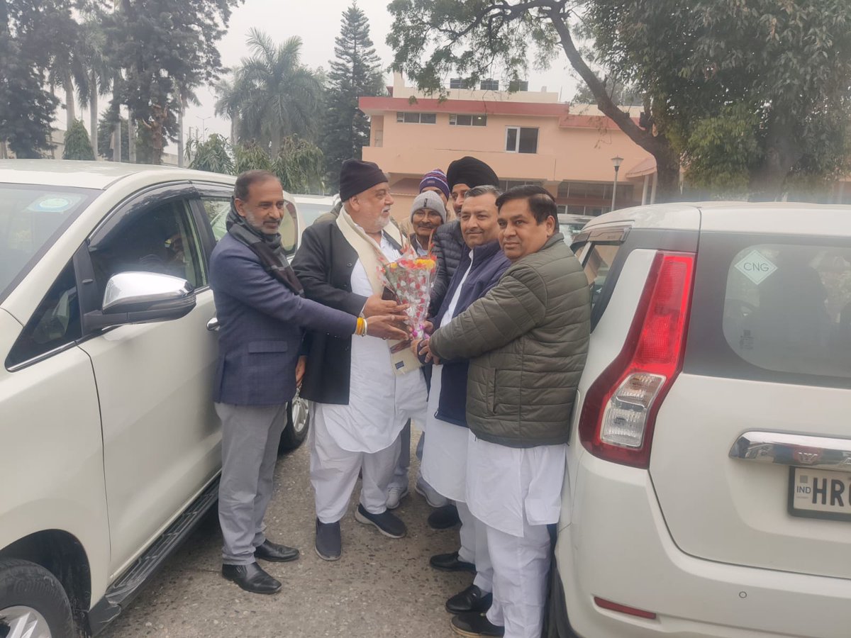 unispur1's tweet photo. आज कुरुक्षेत्र में कांग्रेस की राष्ट्रीय महासचिव बहन कुमारी शैलजा जी राष्ट्रीय महासचिव रणदीप सुरजेवाला जी पूर्व मंत्री किरण चौधरी जी के नेतृत्व में जन संवाद यात्रा की तैयारी के लिए विधायक शमशेर सिंह गोगी जी विधायक रेणु बालाजी कार्यकर्ताओं की मीटिंग लेते हुए https://t.co/0Fi3dRQ95O