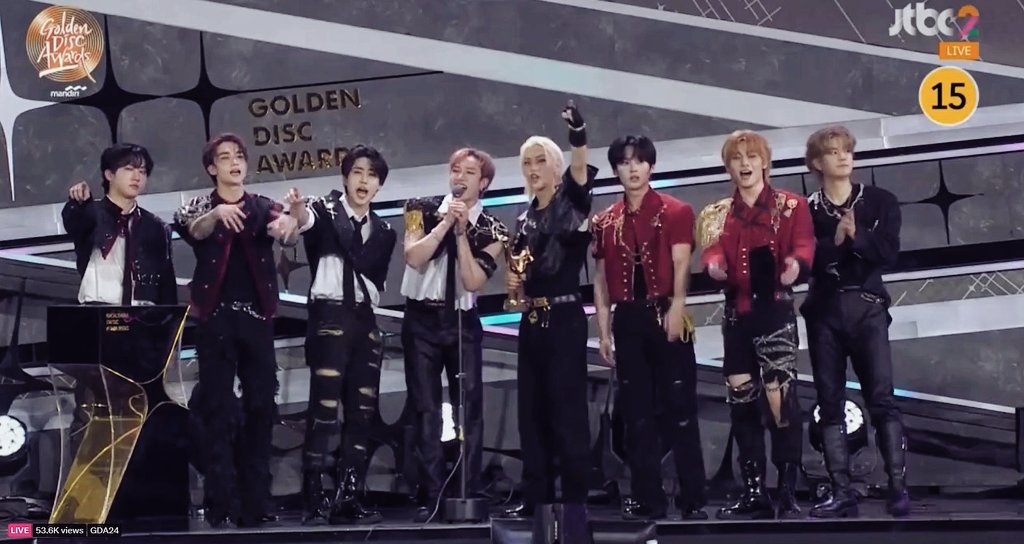 KISZ_MIN's tweet photo. congratulations on the awards received today, I hope this year is even better, full of achievements for Stray Kids, being Stay is an honor, thank you for the love you put into music. let's stay together longer 
STRAY KIDS  EVERYWHERE ALL AROUND THE WORLD🎀
#GDA2024 #SKZ_BestAlbum https://t.co/XoYmKu6eOI