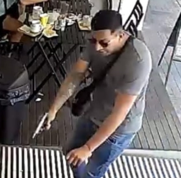 @LIBERALDEMILEl La pregunta es ¿La hija trabaja para M. Mendoza? Porque a Quilmes claramente lo está saqueando... A las 11.30 am no podés tomar un café 4/1/2024, calle 9 de julio en Bernal centro,. partido de Quilmes.
Lo peor de las elecciones fue el fraude en Quilmes; el fraude es kichnerismo