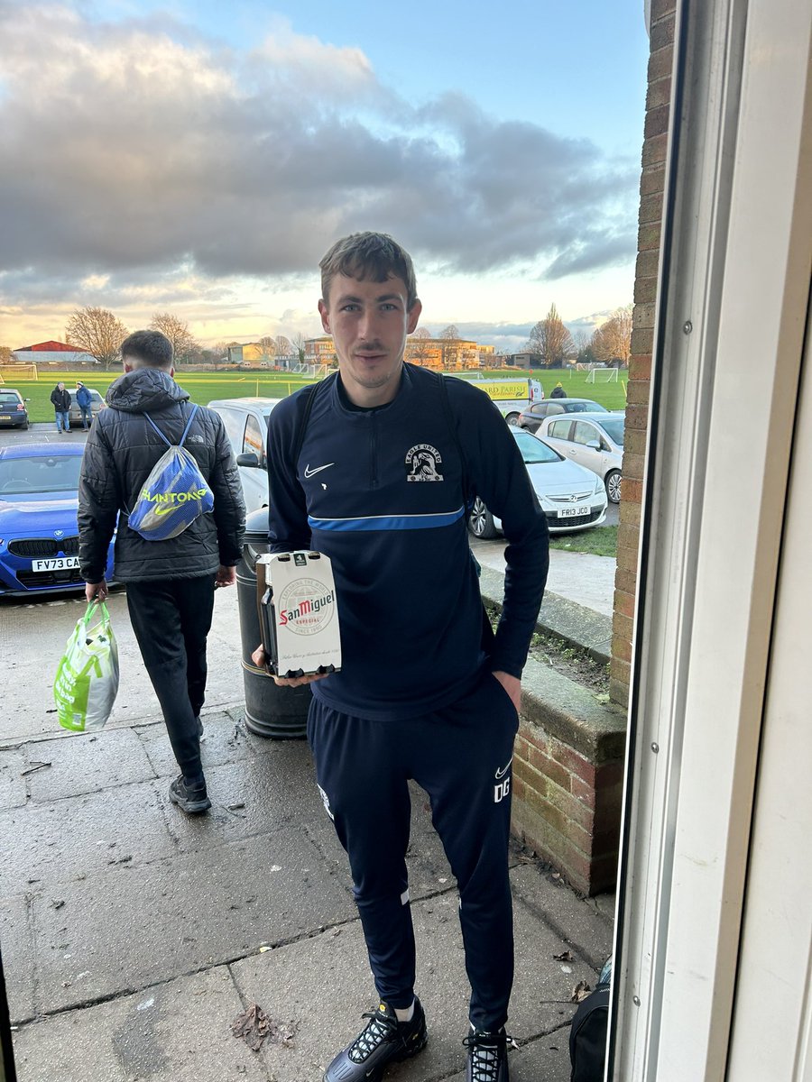 FCEagleUtd's tweet photo. RESULT
 
First XI 4-0 @ParkUnited1948 
 
@parla_joe ⚽️⚽️⚽️
@JoeCottingham23 ⚽️

@TomLomas7 Barbering MOTM courtesy of Spar Shop Priory Rd 🏆 Dom Goddard

🦅⚽️#EUFC https://t.co/xqacNcUxfx