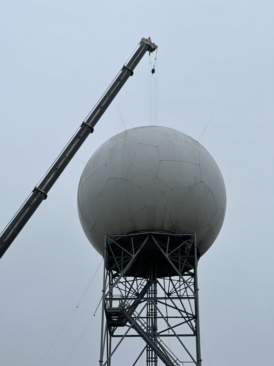 Here we go! KSHV SLEP pedestal replacement! #lawx <a href="/NWSShreveport/">NWS Shreveport</a>